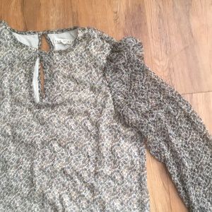 Chiffon key-hole top